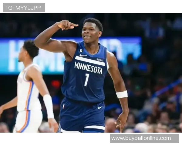 爱德华兹半场表现抢眼13投6中砍下并列最高16分助力球队奋勇争先